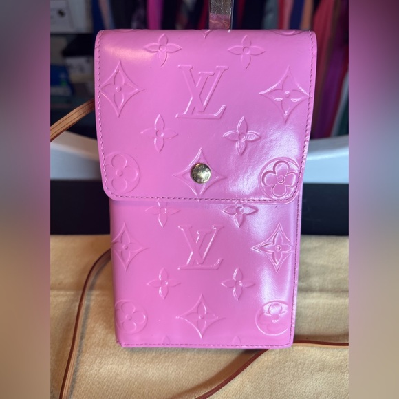 Authentic Louis Vuitton Vernis Crossbody - Picture 2 of 11